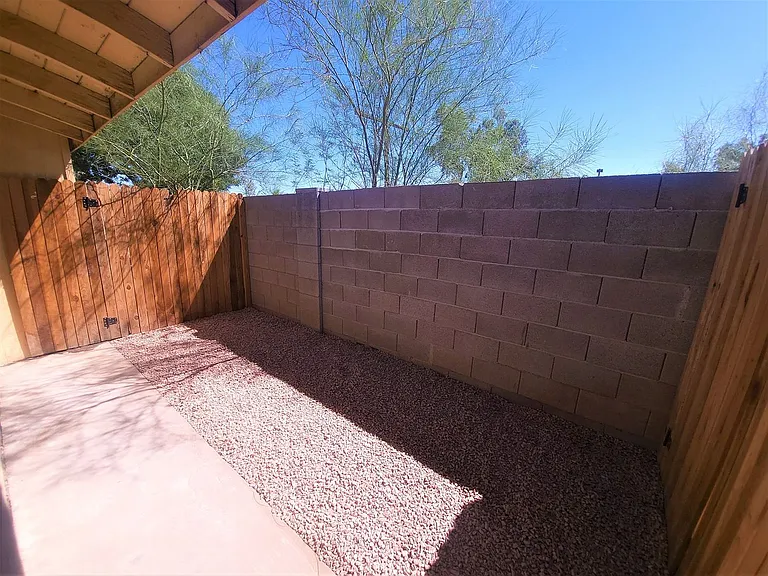 1445 S Kenneth Pl — Photo 11