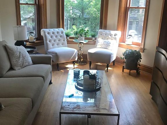3rd image of 3750 N Paulina St #3