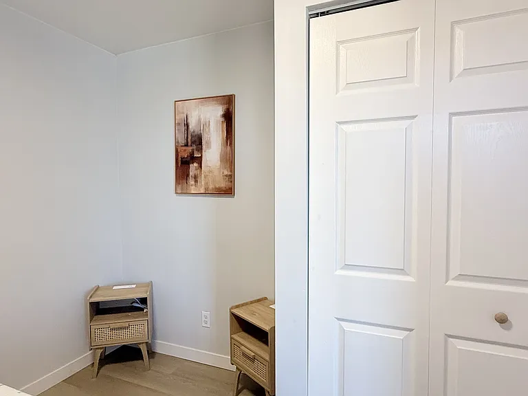 1989 Wyandotte St W #605 — Photo 6