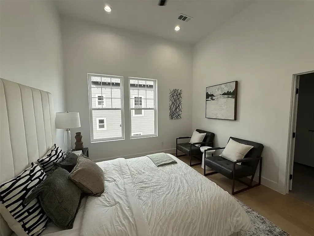 2 bed, 2.5 bath, 1380 sqft, $2,750 — Photo 3