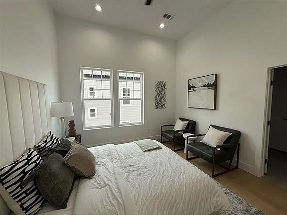 3rd image of 629 N Tyler St #8