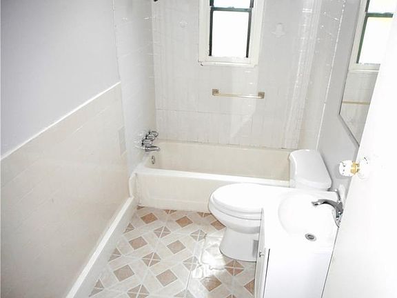 3rd image of 4462-4464 3rd St
