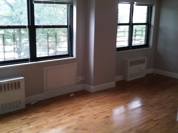 3rd image of 2010 Bruckner Blvd APT 11E