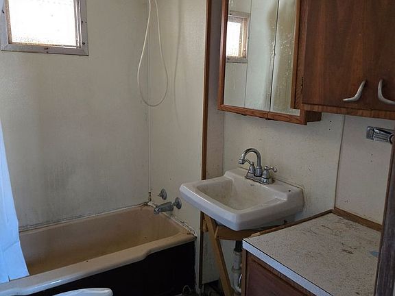 5th image of 1105 Kellogg Ave