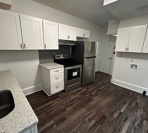 5th image of 216 E 14th St