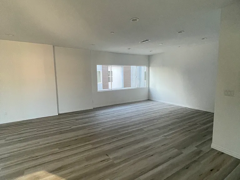 7320 Katella Ave — Photo 7