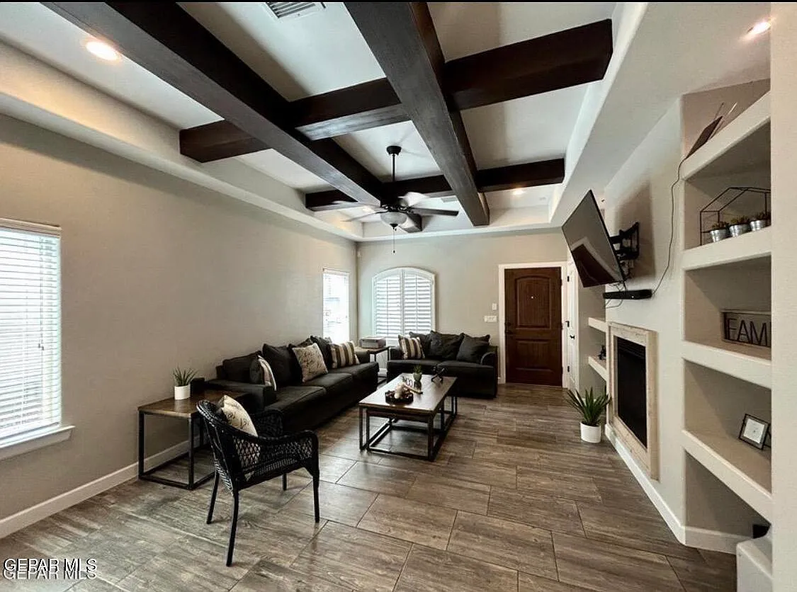 3 bed, 2.0 bath, 1693 sqft, $2,100 — Photo 4