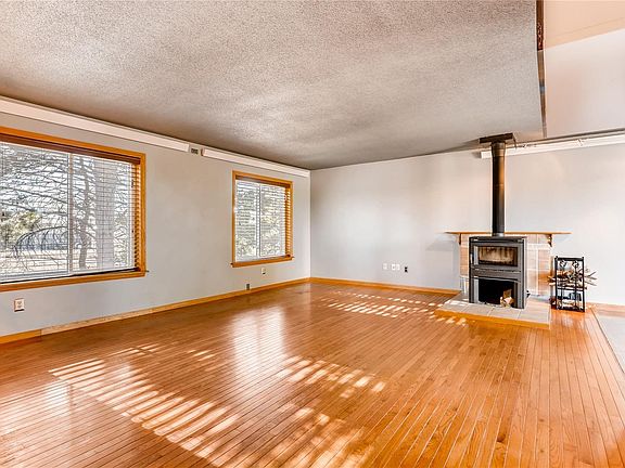 3rd image of 37739 Lark Dr
