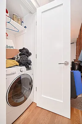 Laundry, photo 1