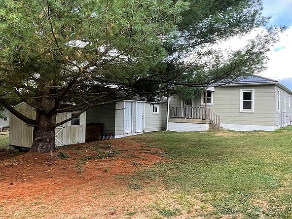 3rd image of 223 Canterbury Dr