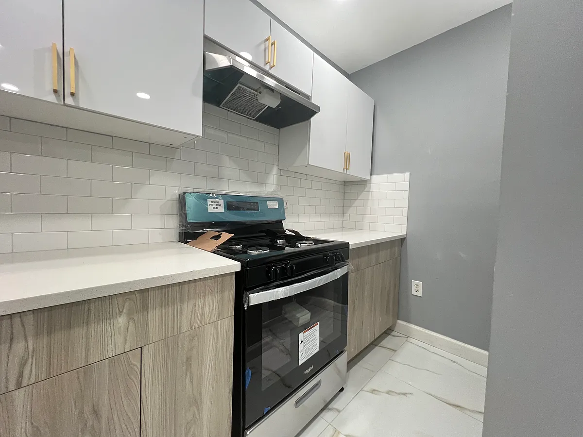 Building Photo - 67 9th Ave #3
