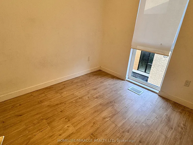 176 Clonmore Dr #4 — Photo 24