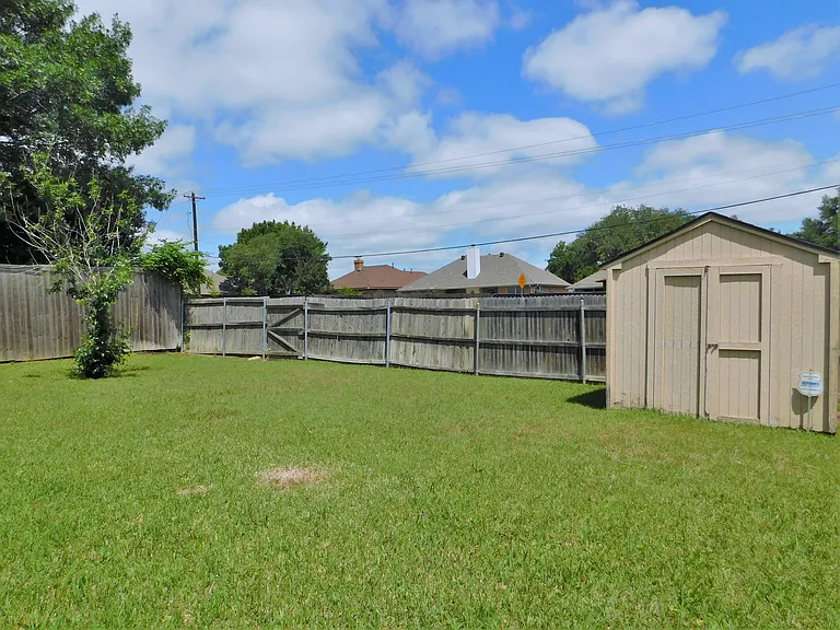 2409 Westview Trl — Photo 25