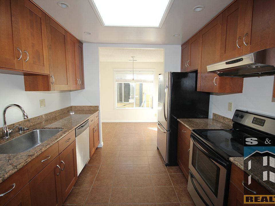 1st image of 221 19th Ave #3