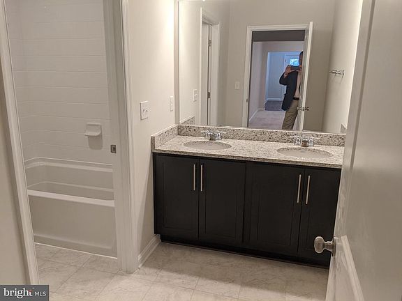4th image of 11 Mossy Creek Ln