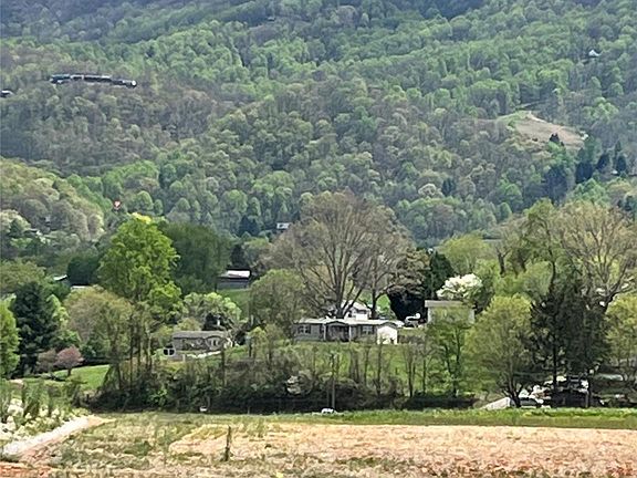 5th image of 44 Farmwood Trl