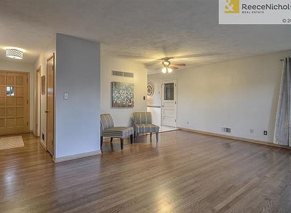3rd image of 8809 Newton Dr