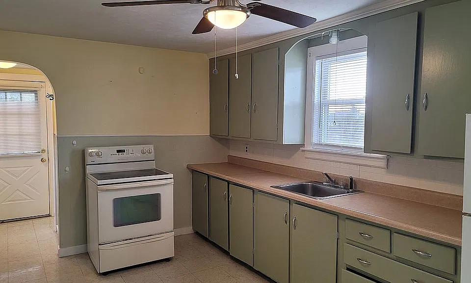 3rd fl kitchen