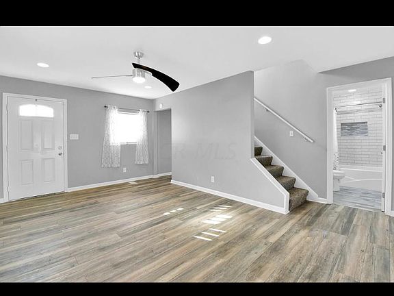 4th image of 944 Heyl Ave