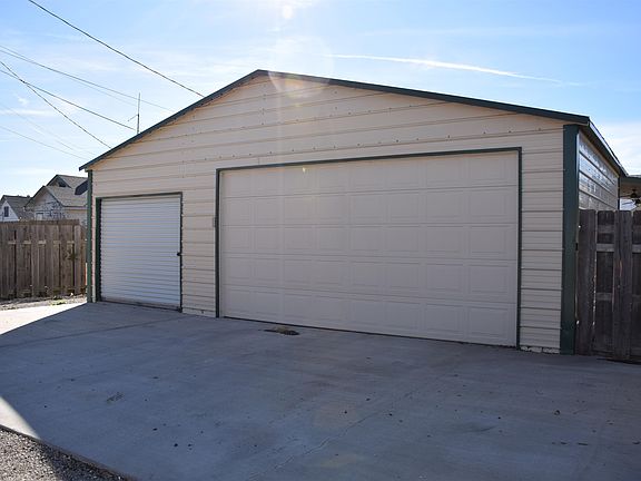 3rd image of 305 E 13th St