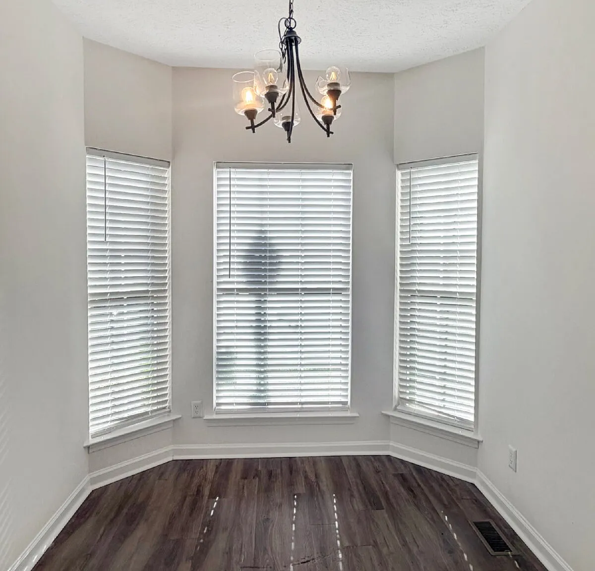3 bed, 2.0 bath, 1600 sqft, $1,990 — Photo 4