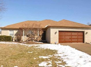 8988 Camelot Dr, Newburgh, IN 47630