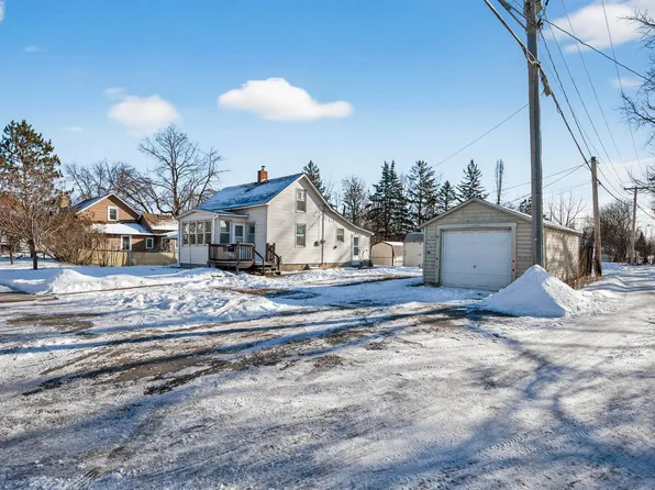 307 W 5th St, Chaska, MN 55318