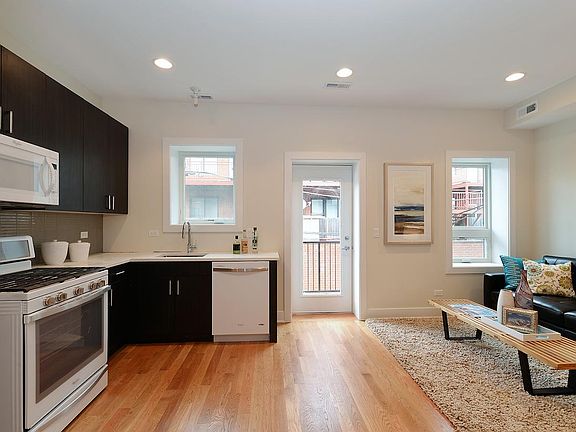 2nd image of 4639 N Broadway St #206B