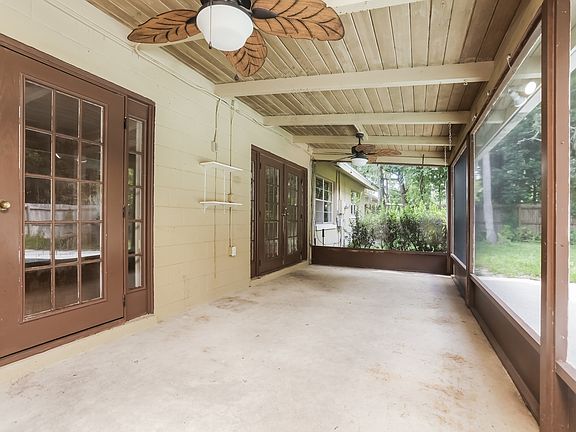 4th image of 260 Cambridge Dr