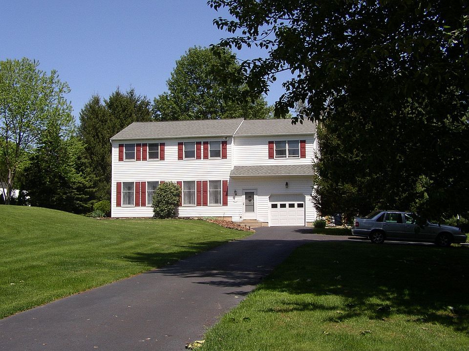 Colonial Two Story, 1+ Acre