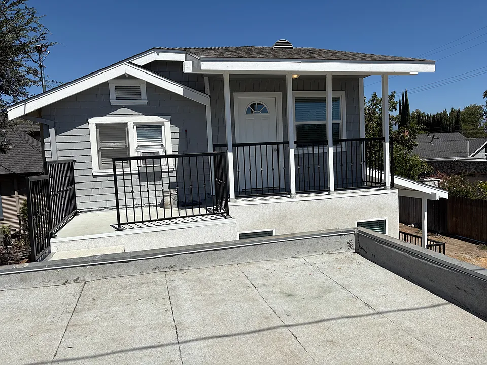 1155 N Campus Ave #B