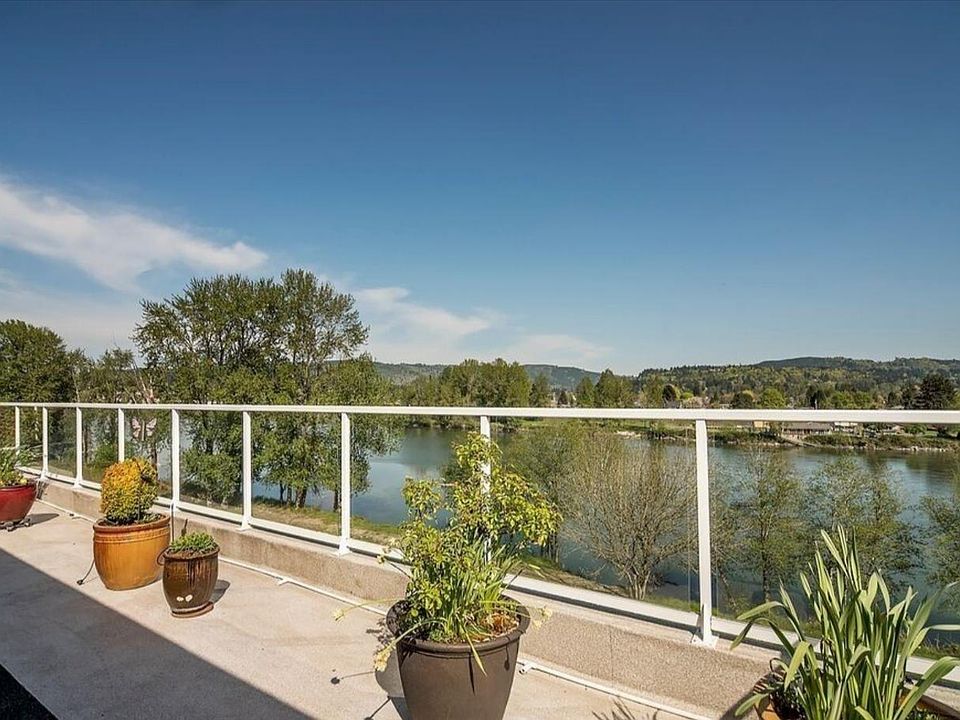 River View Roof top Deck