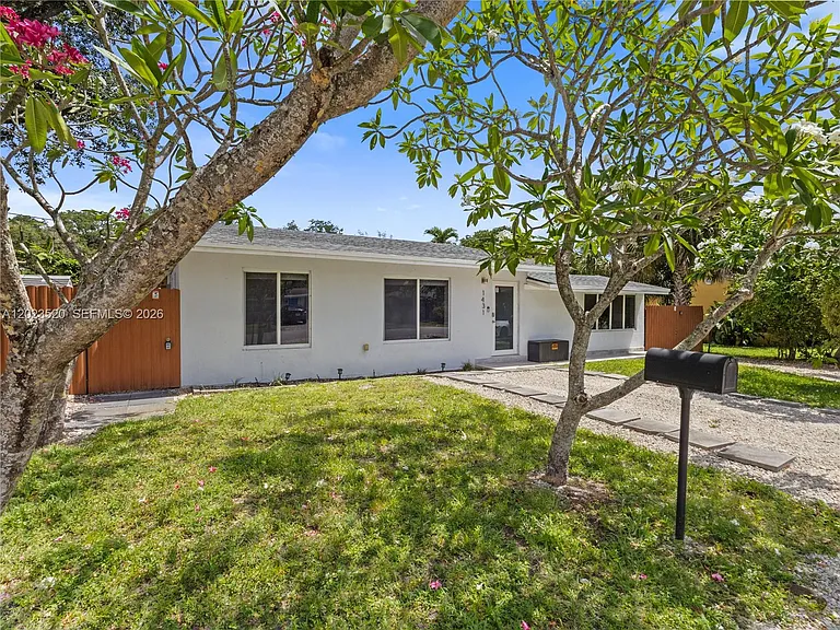 1431 SW 29th St — Photo 36