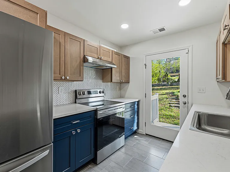 2583 Joyce Ave — Photo 1