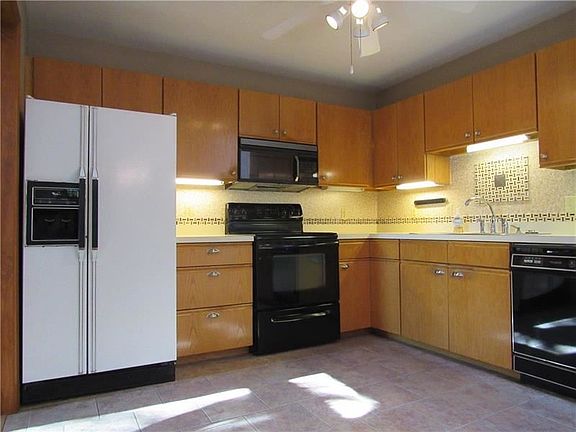 4th image of 9 Lakeridge Dr