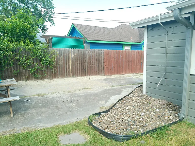 410 Indiana Ave — Photo 17