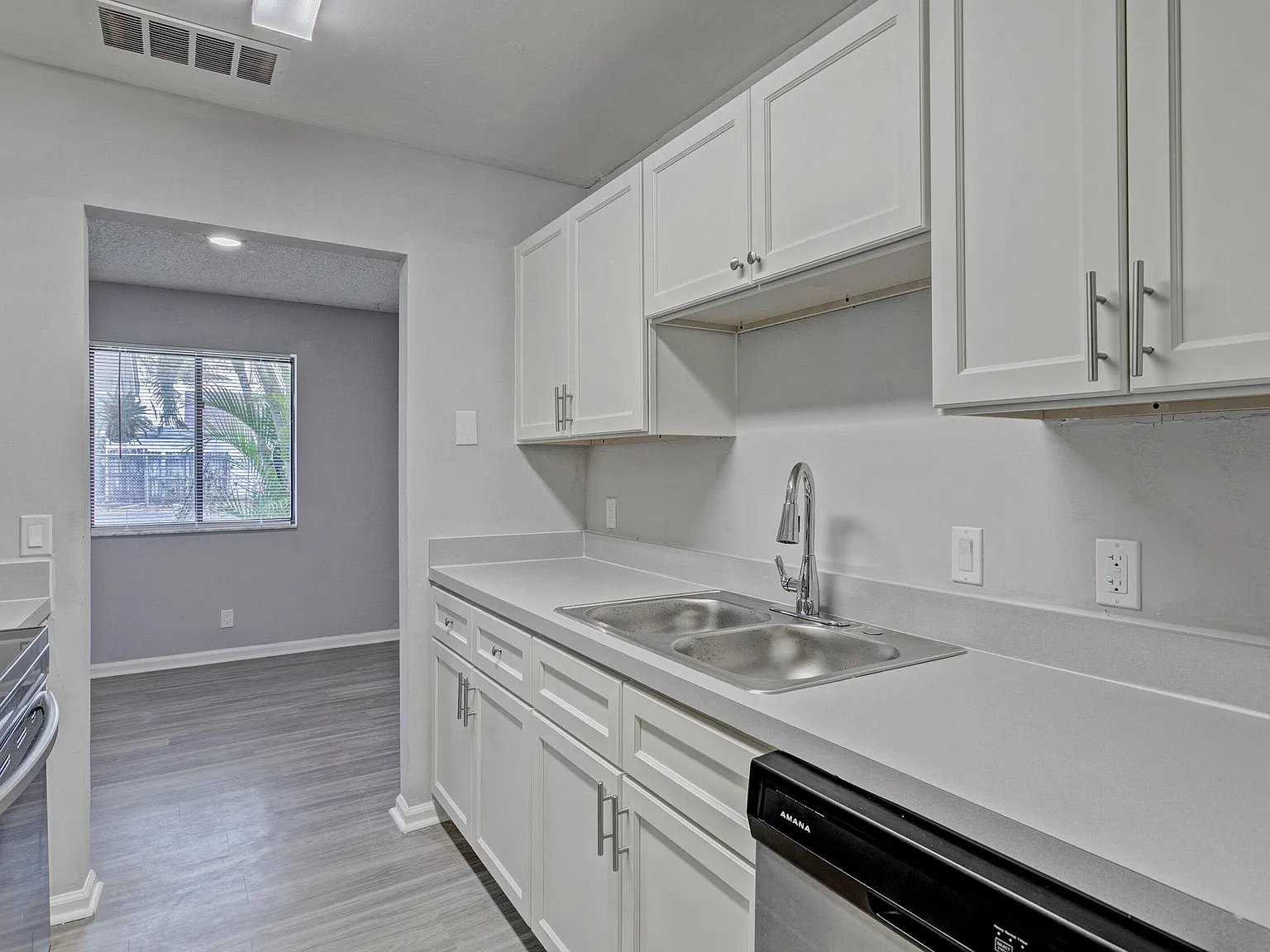 2 bed, 2.0 bath, 1158 sqft, $2,200 — Photo 3