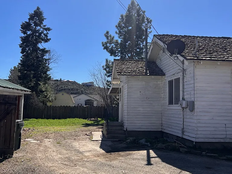 1844 East St — Photo 13