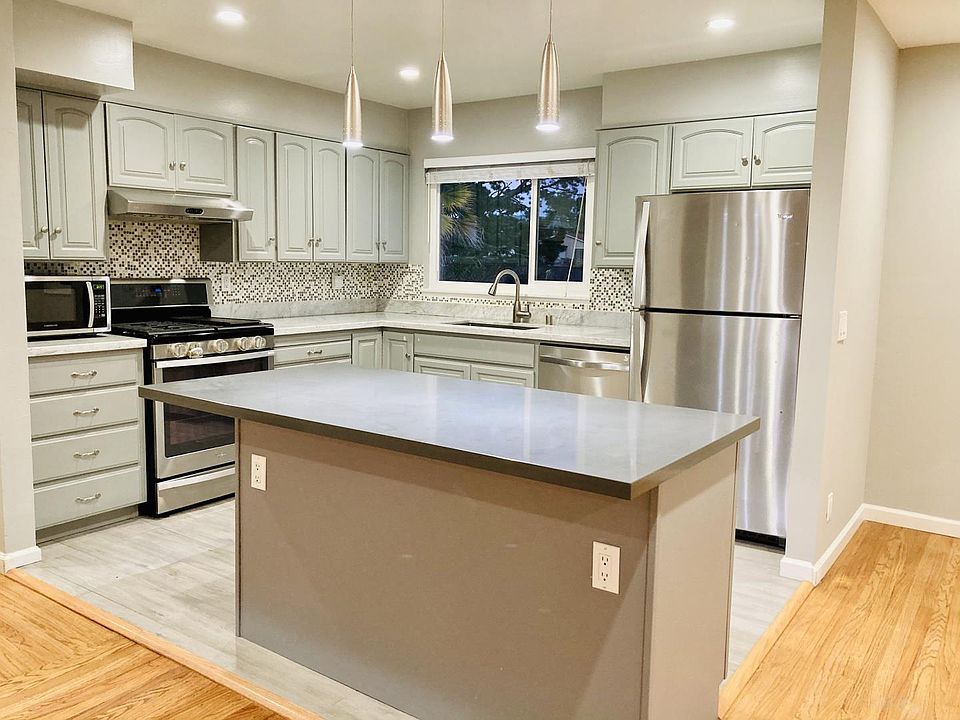 1st image of 2190 Valleywood Dr