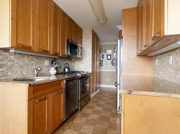 75 Henry Street image 4 of 9