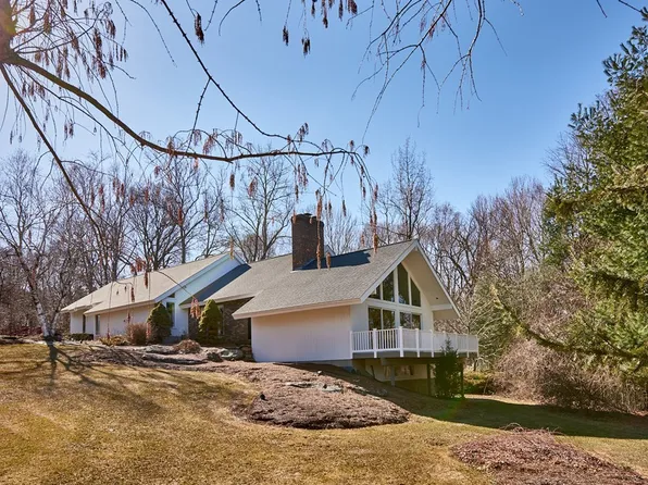 7 Highridge Rd, Wilbraham, MA 01095