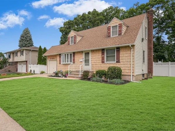 235 Yoakum Avenue, Farmingdale, NY 11735