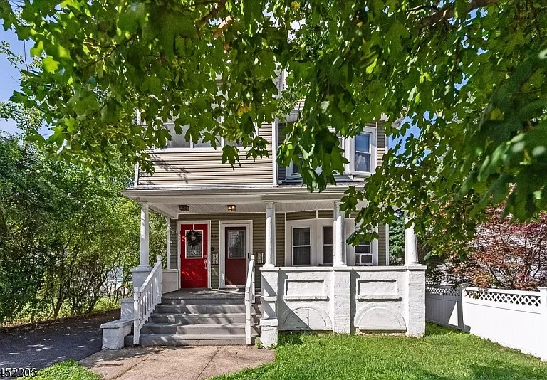 20 Howe Ave #2 — Photo 4