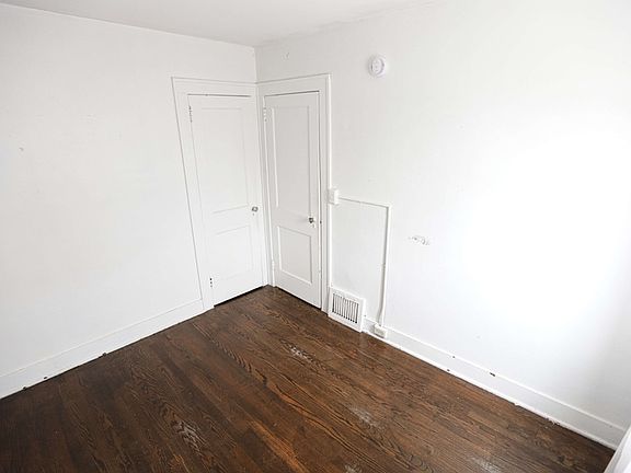 5th image of 826 Pennoyer Ave #1