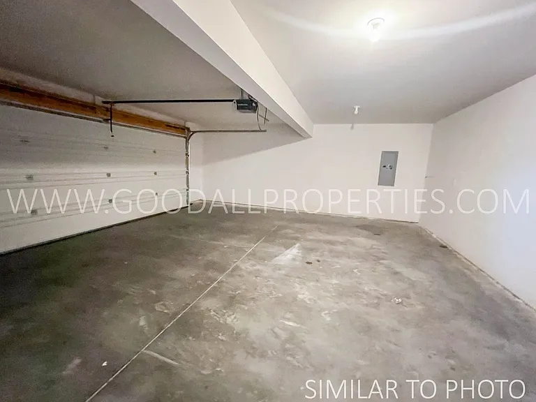 610 NE Hunter Dr — Photo 18