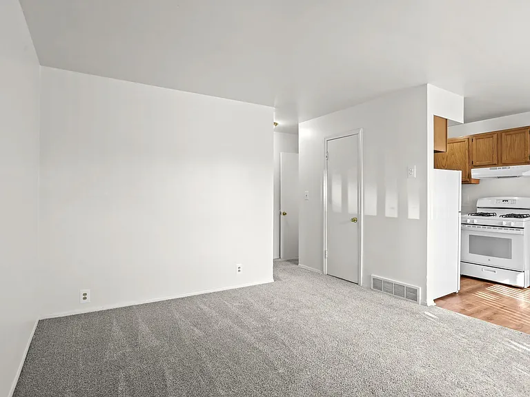2758 Ackley Ave — Photo 25