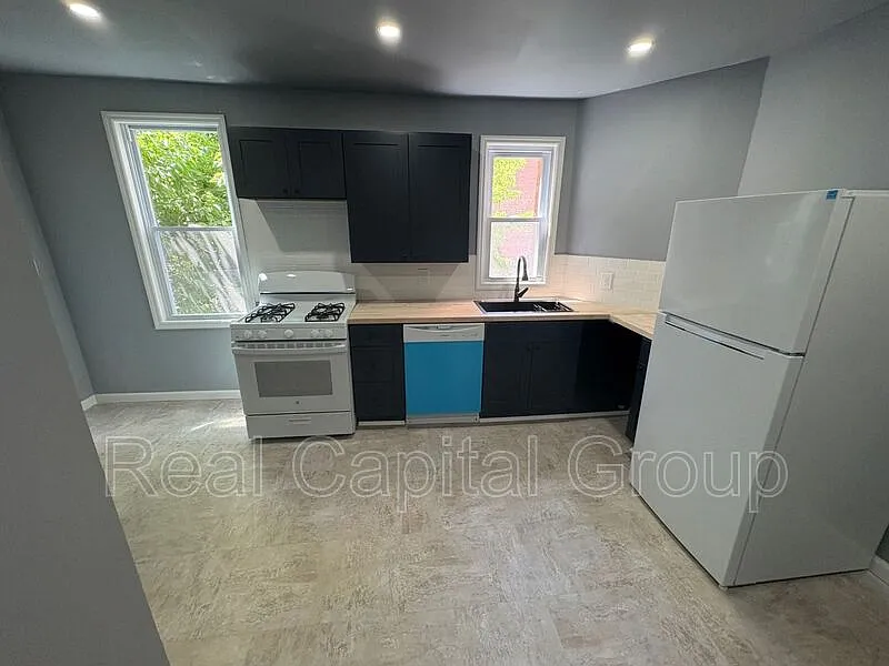 3 bed, 1.0 bath, $1,595 — Photo 3