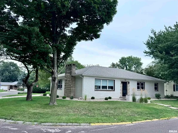 726 W McDonough St, Macomb, IL 61455