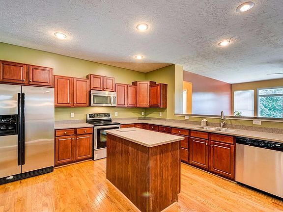5th image of 9298 Bridgecreek Dr