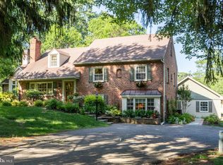 8 Salisbury Ln, Malvern, PA 19355